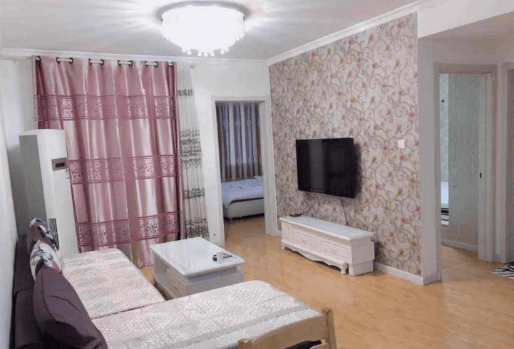 房东自住，家具家电齐全，拎包入住，照片真实，房子保养很好，