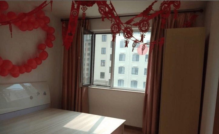 房东急租 精装婚房 800月就租啊 家电齐全