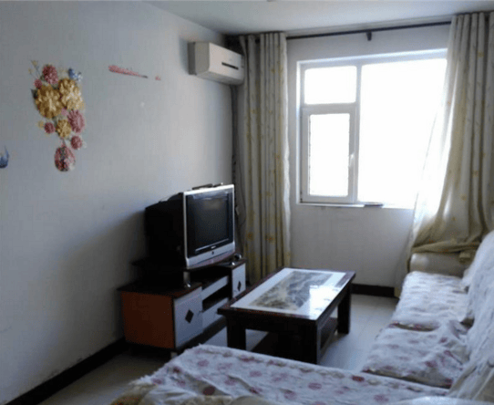 1楼精装家具家电齐全带底屋每月1200元